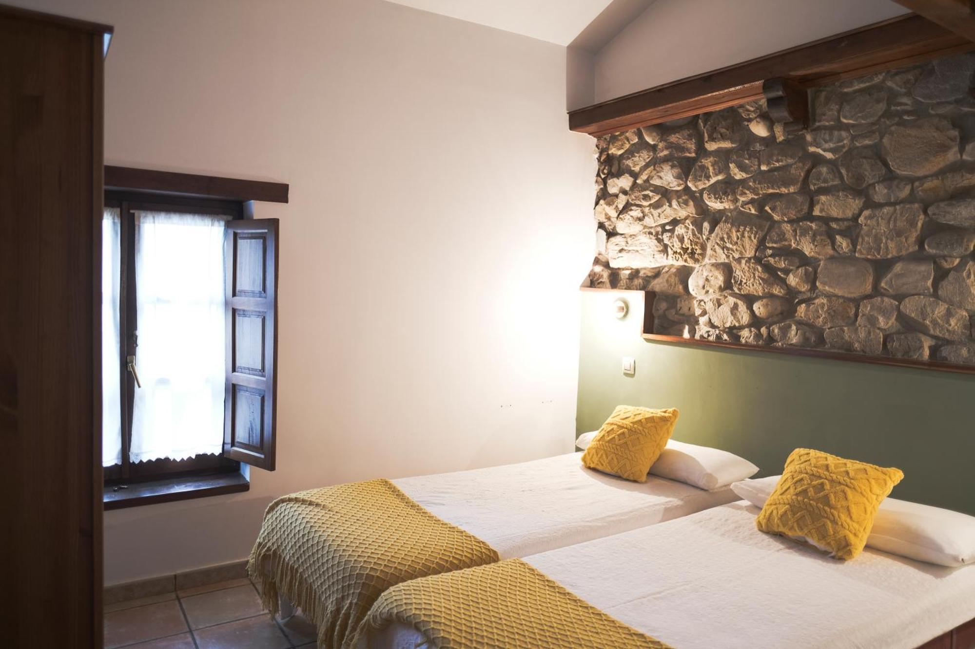 Posada La Estela De Barros Corrales De Buelna Exteriör bild