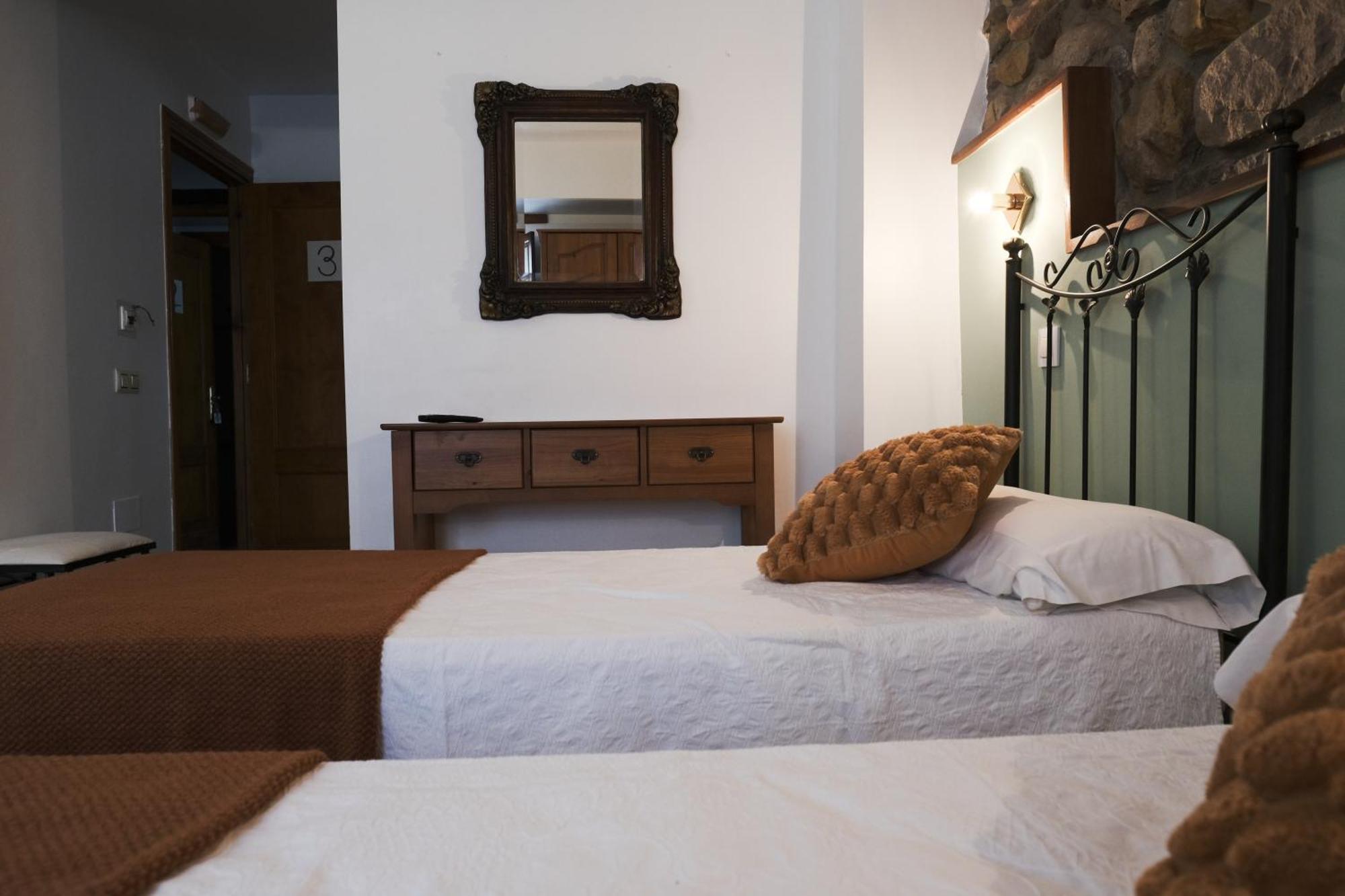 Posada La Estela De Barros Corrales De Buelna Exteriör bild