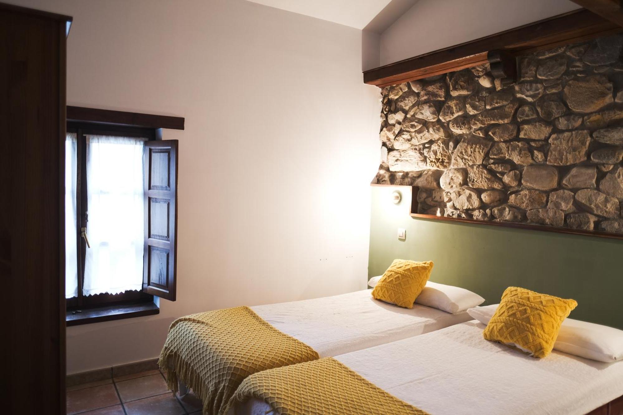 Posada La Estela De Barros Corrales De Buelna Exteriör bild