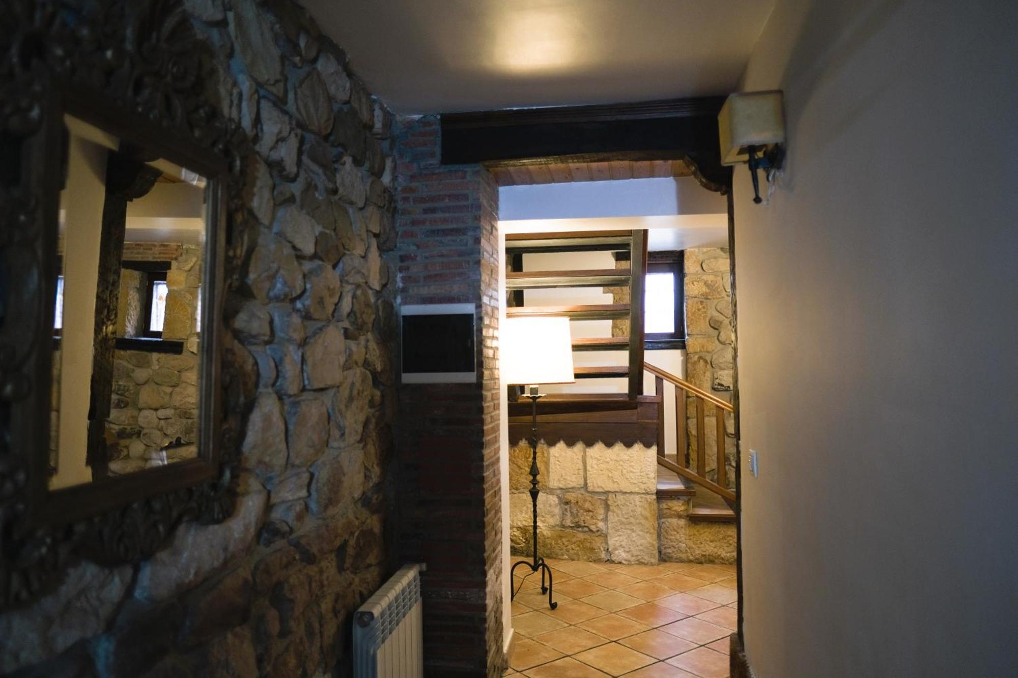 Posada La Estela De Barros Corrales De Buelna Exteriör bild