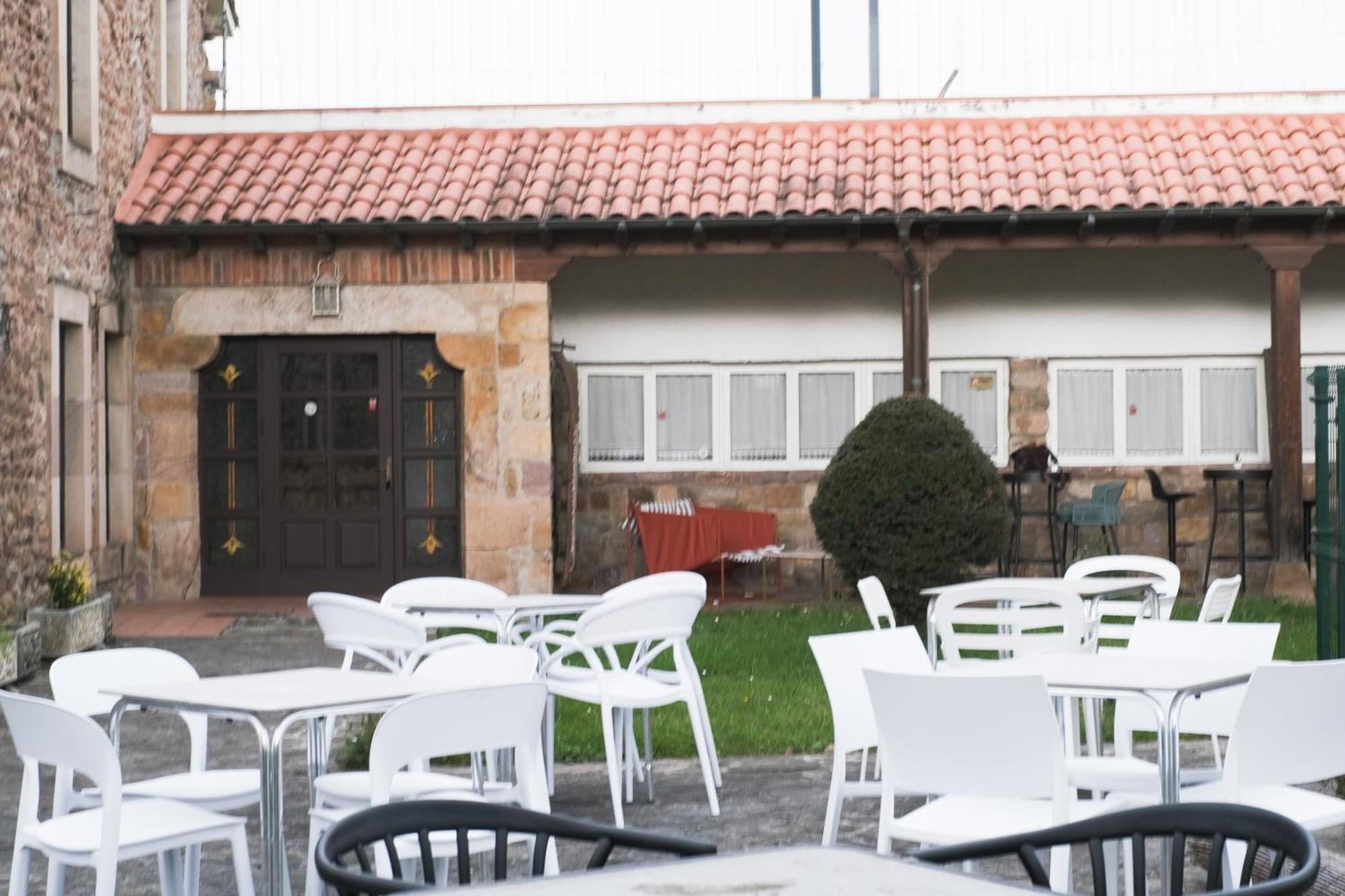 Posada La Estela De Barros Corrales De Buelna Exteriör bild
