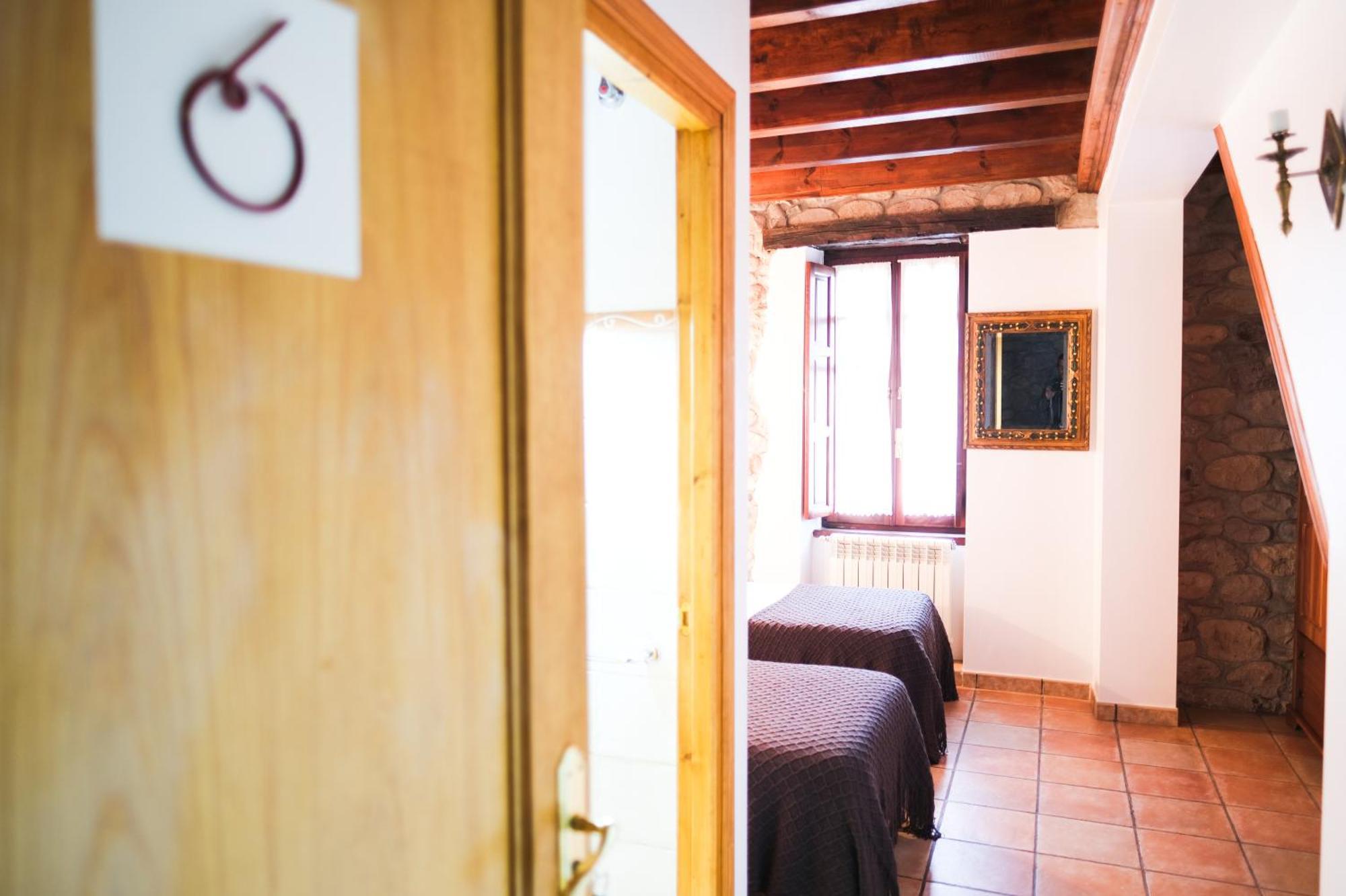 Posada La Estela De Barros Corrales De Buelna Exteriör bild