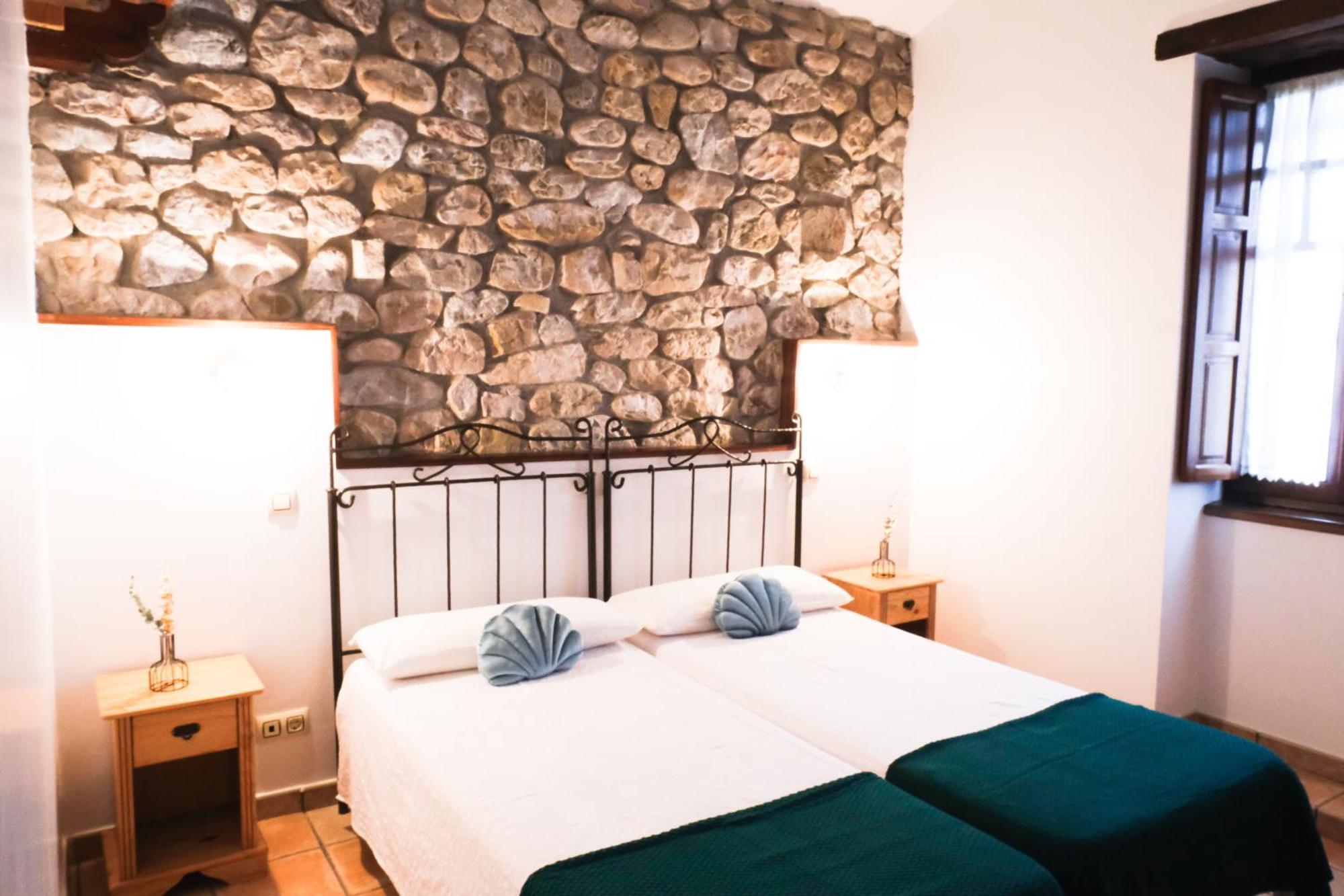 Posada La Estela De Barros Corrales De Buelna Exteriör bild