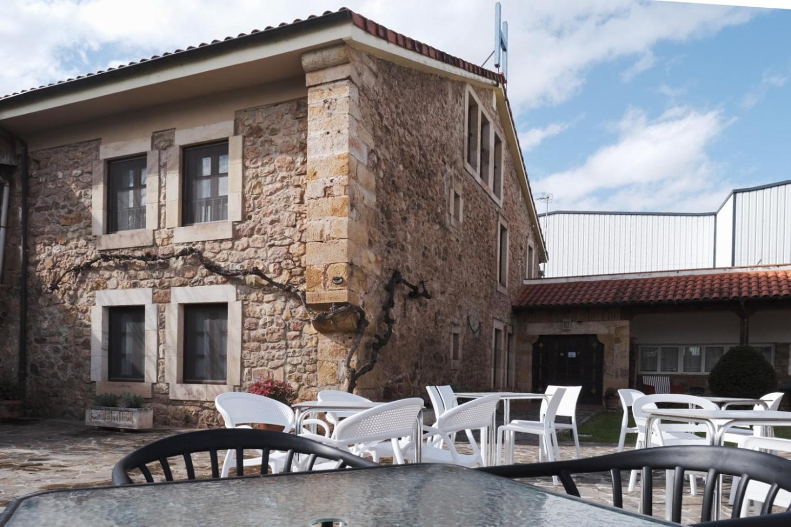 Posada La Estela De Barros Corrales De Buelna Exteriör bild