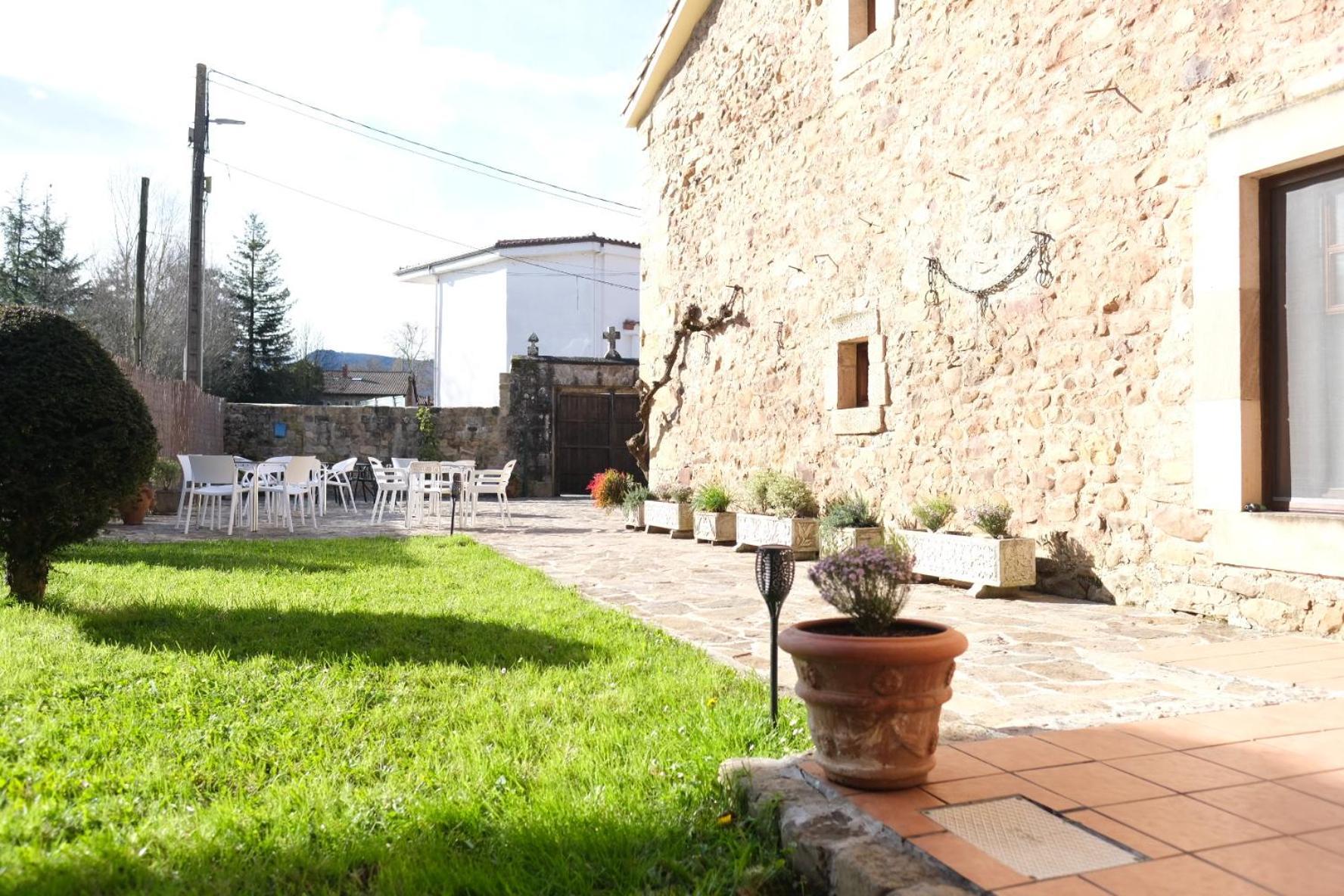 Posada La Estela De Barros Corrales De Buelna Exteriör bild
