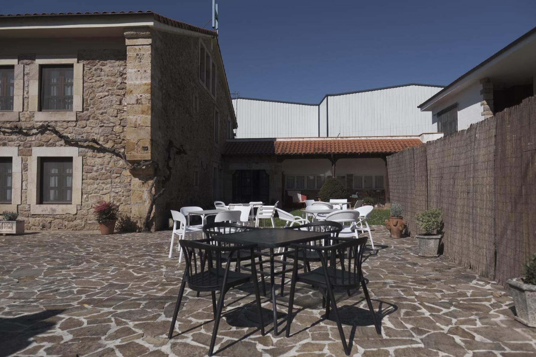 Posada La Estela De Barros Corrales De Buelna Exteriör bild
