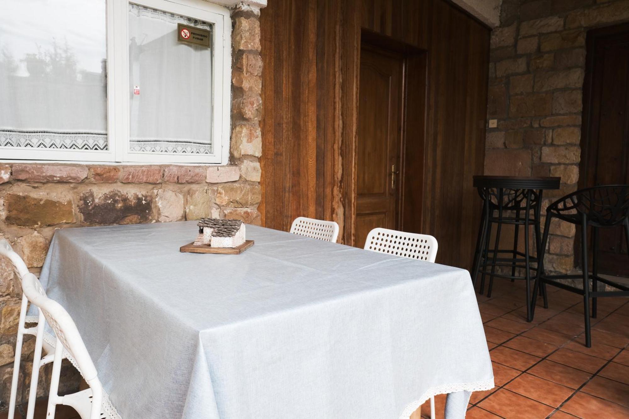 Posada La Estela De Barros Corrales De Buelna Exteriör bild