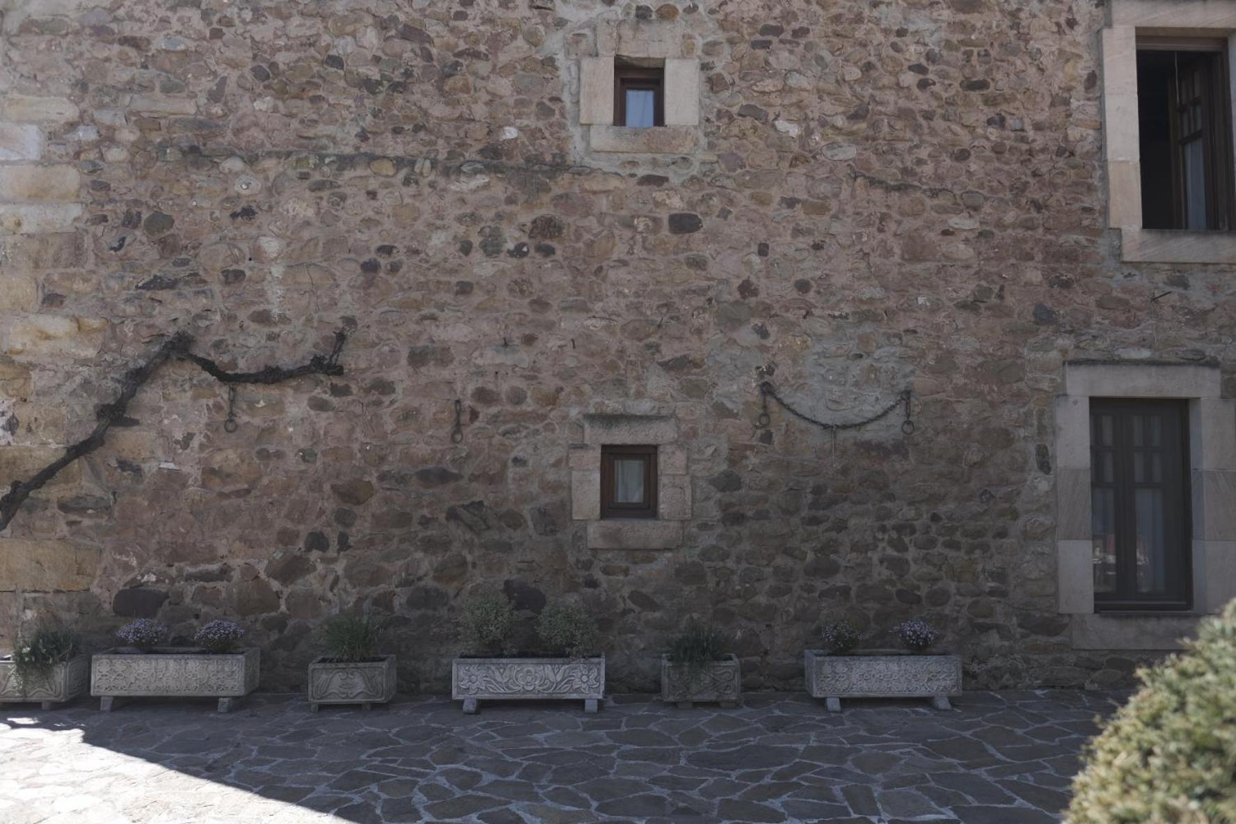 Posada La Estela De Barros Corrales De Buelna Exteriör bild