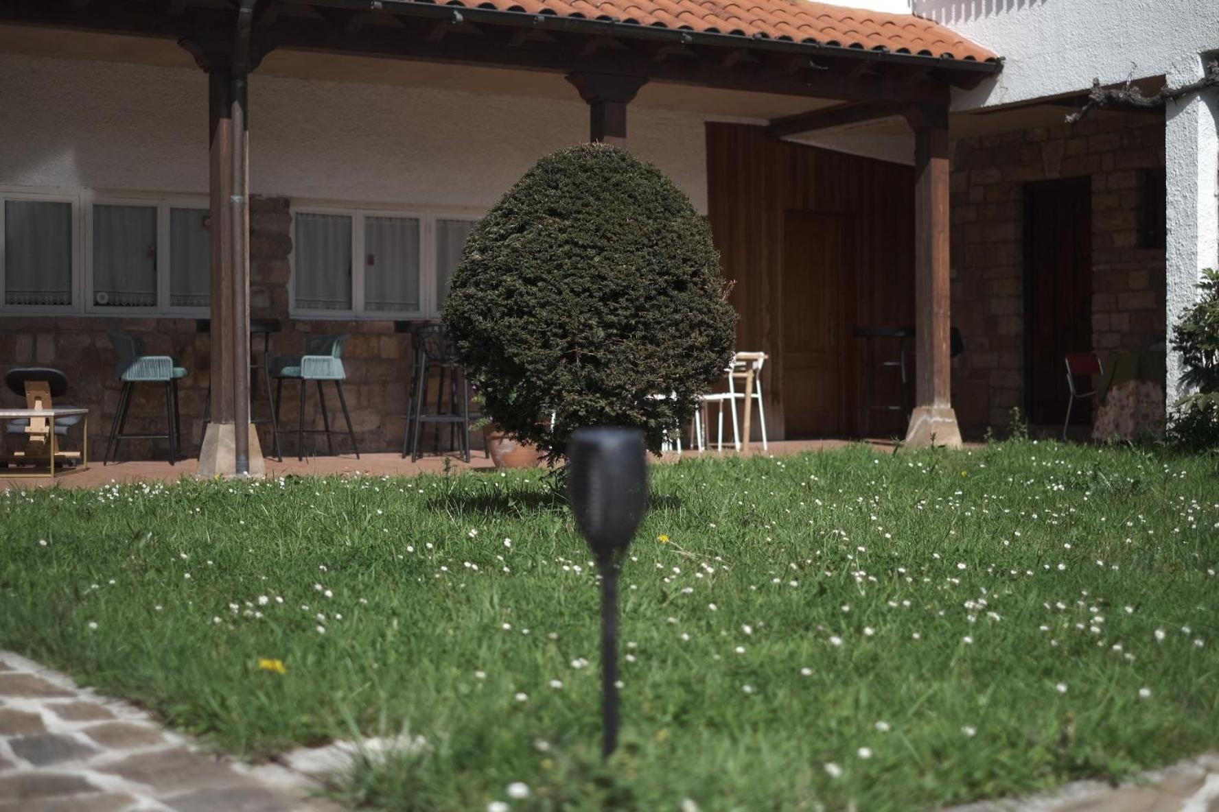 Posada La Estela De Barros Corrales De Buelna Exteriör bild