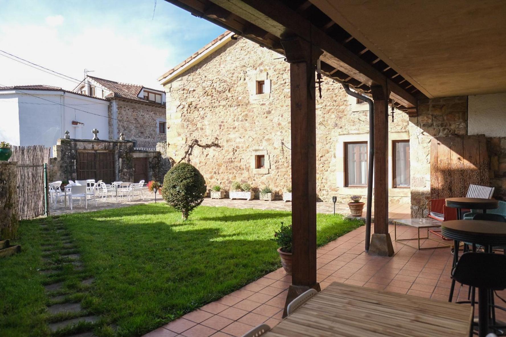 Posada La Estela De Barros Corrales De Buelna Exteriör bild